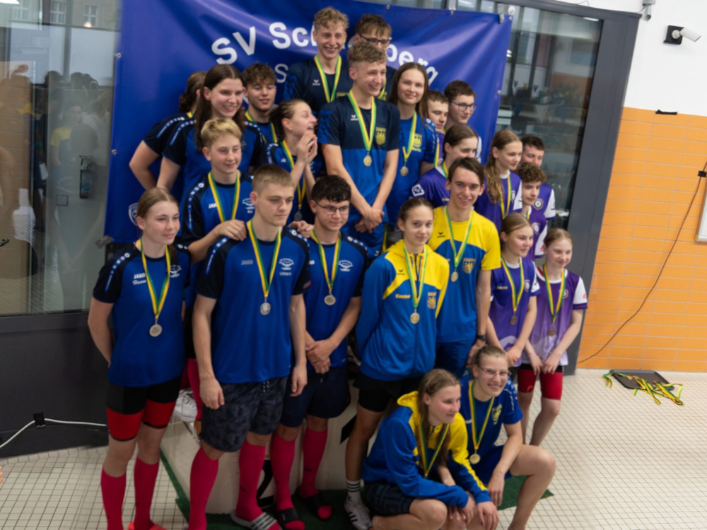 Sieg in der Erzgebirgsstaffel deutlich von Schneeberg, Aue, Zschopau und Annaberg